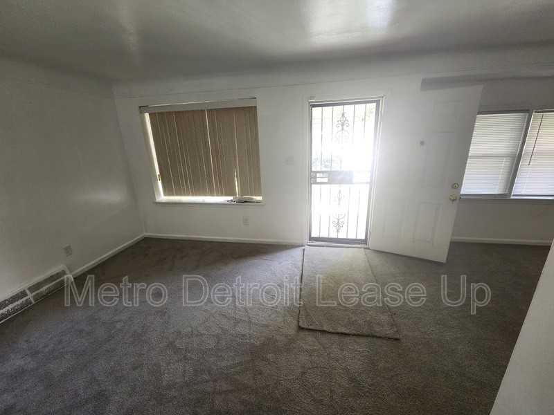 19455 Avon Ave - Photo 2 of 11