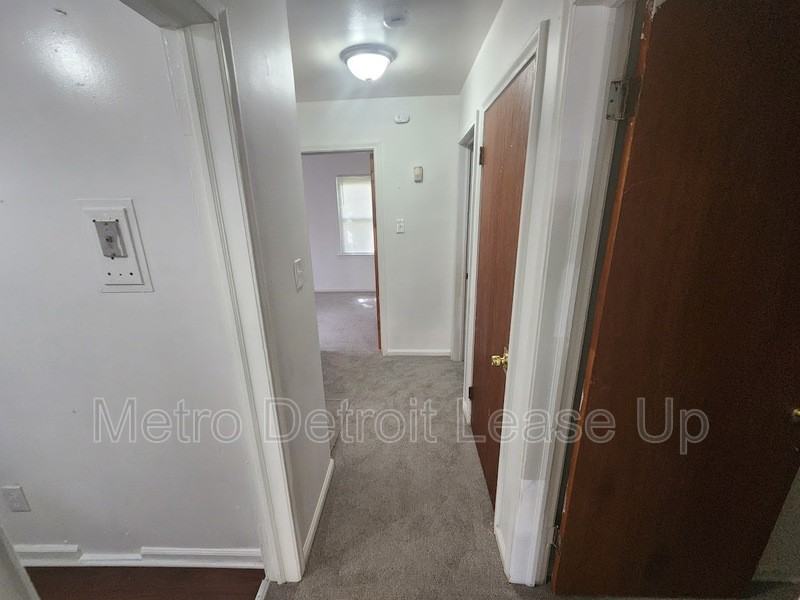 19455 Avon Ave - Photo 5 of 11