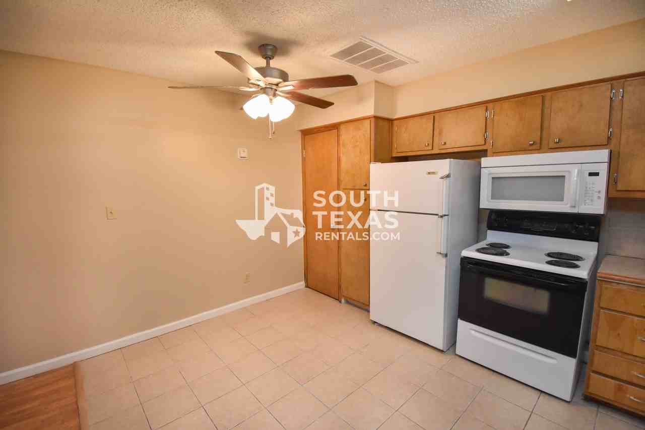 609 Sherwood DrApt G #609G - Photo 2 of 16