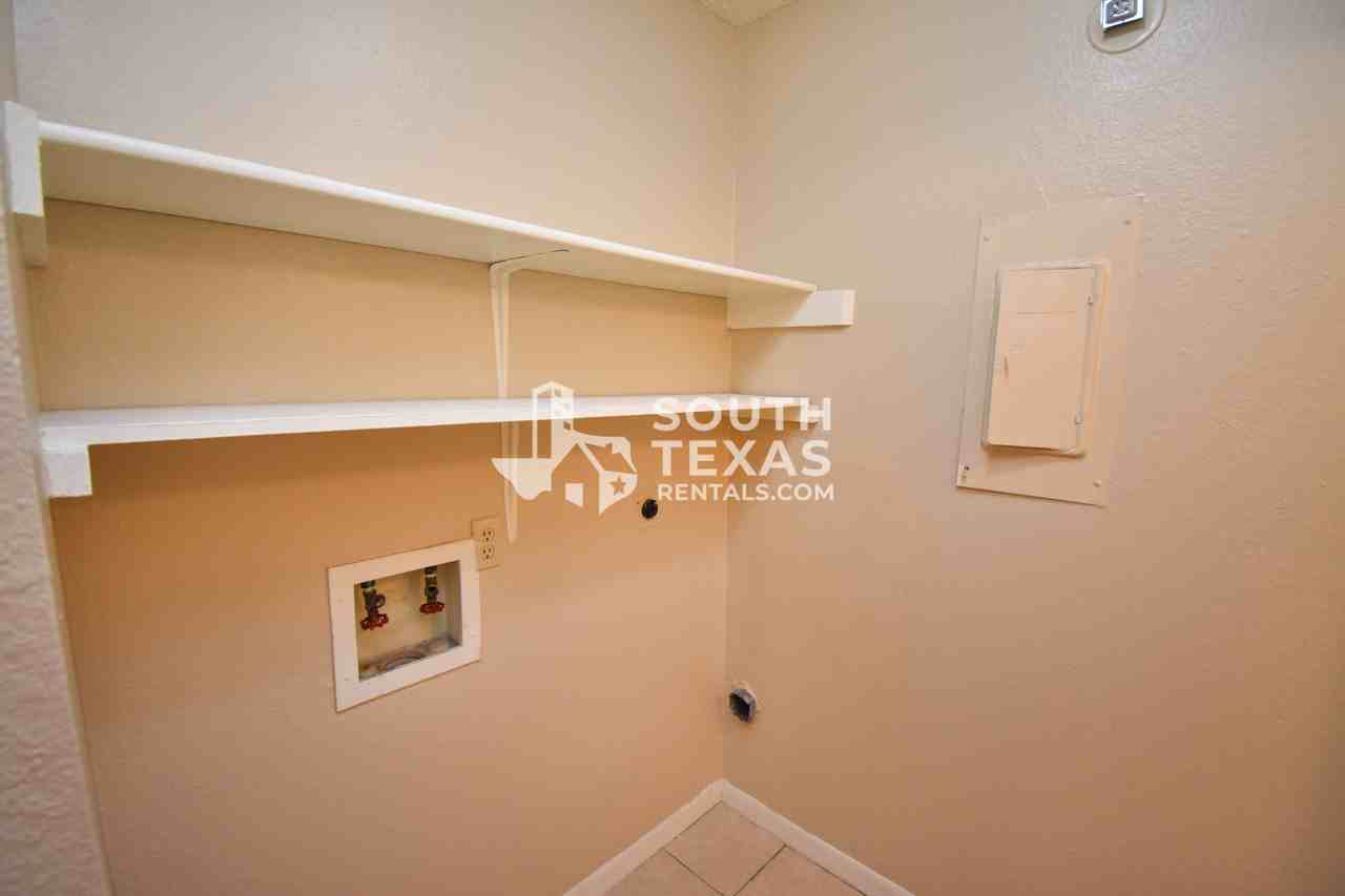 609 Sherwood DrApt G #609G - Photo 5 of 16