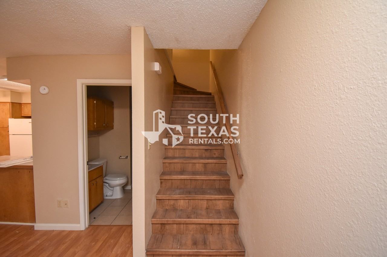 609 Sherwood DrApt G #609G - Photo 7 of 16