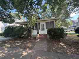 featured image of 1601 W Ayres Ave