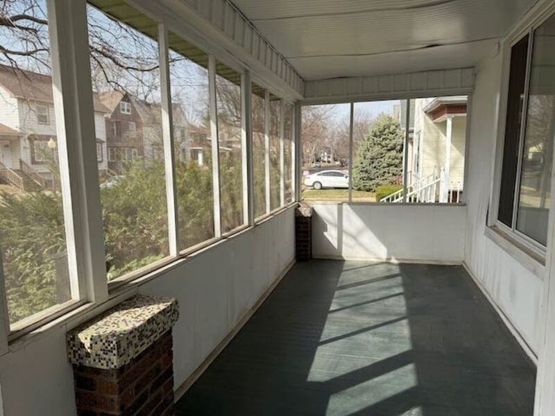 1601 W Ayres Ave - Photo 2 of 13