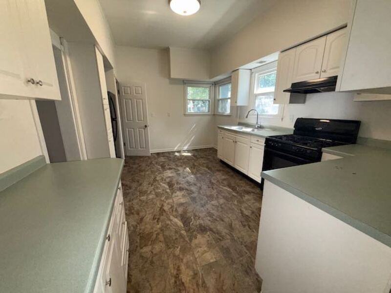1601 W Ayres Ave - Photo 6 of 13