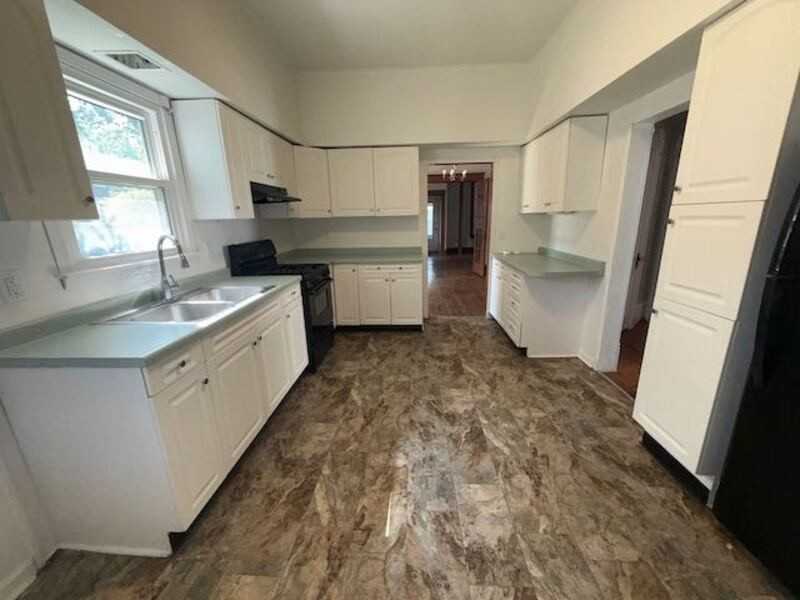1601 W Ayres Ave - Photo 7 of 13