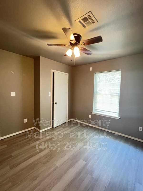 416 E Washington St - Photo 6 of 14