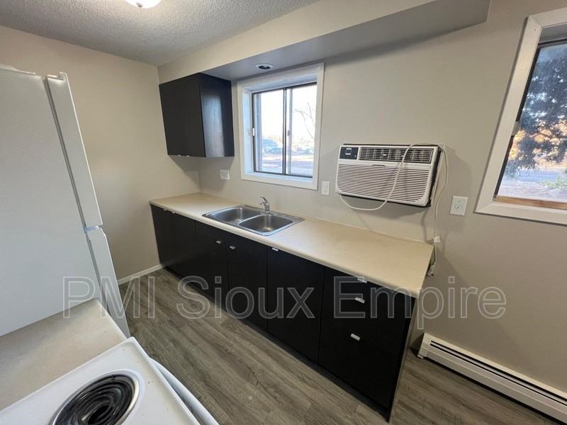 440 S Western Ave #6 - Photo 4 of 8