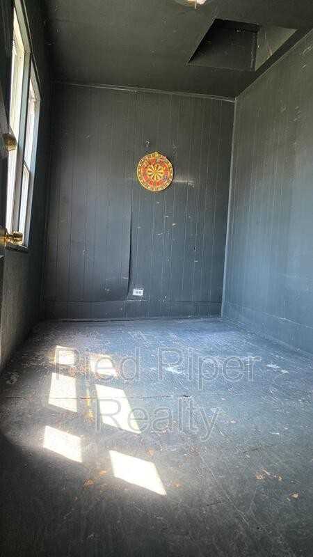 5621 S Elizabeth St - Photo 4 of 17