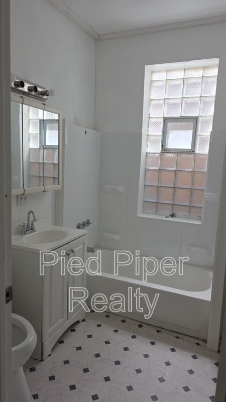 5621 S Elizabeth St - Photo 6 of 17