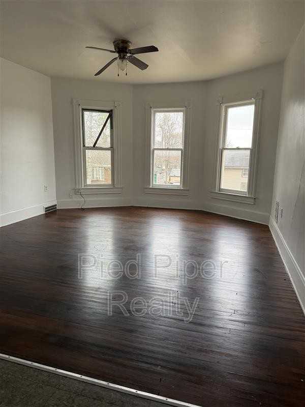 534 1/2 E Wyandotte St - Photo 2 of 7