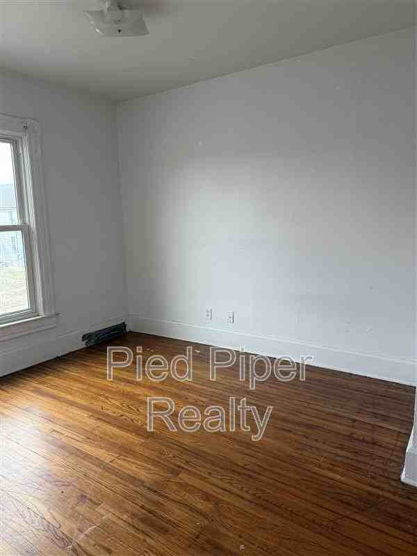 534 1/2 E Wyandotte St - Photo 4 of 7
