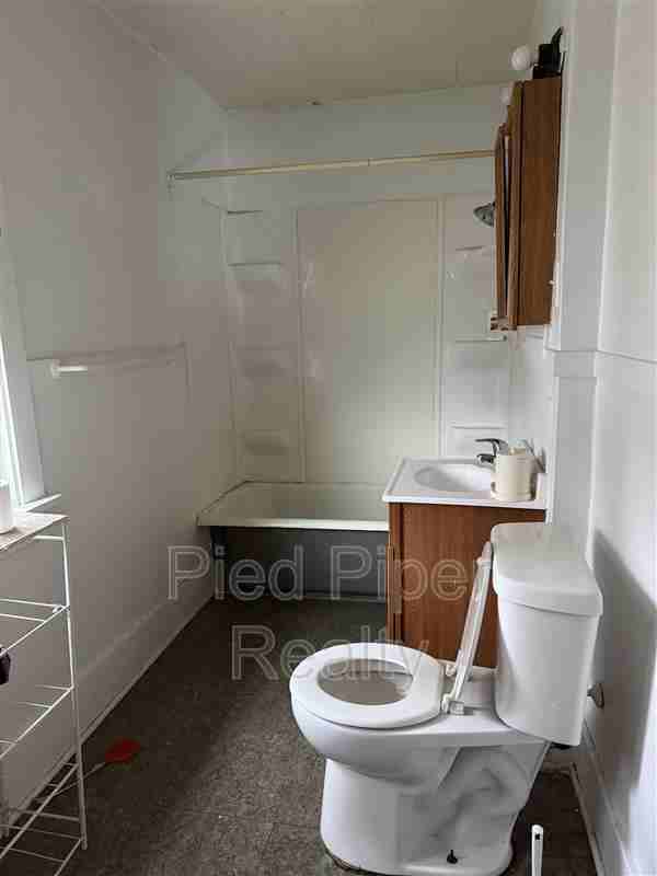 534 1/2 E Wyandotte St - Photo 7 of 7