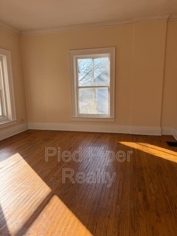 406 E Prospect Ter - Photo 4 of 9