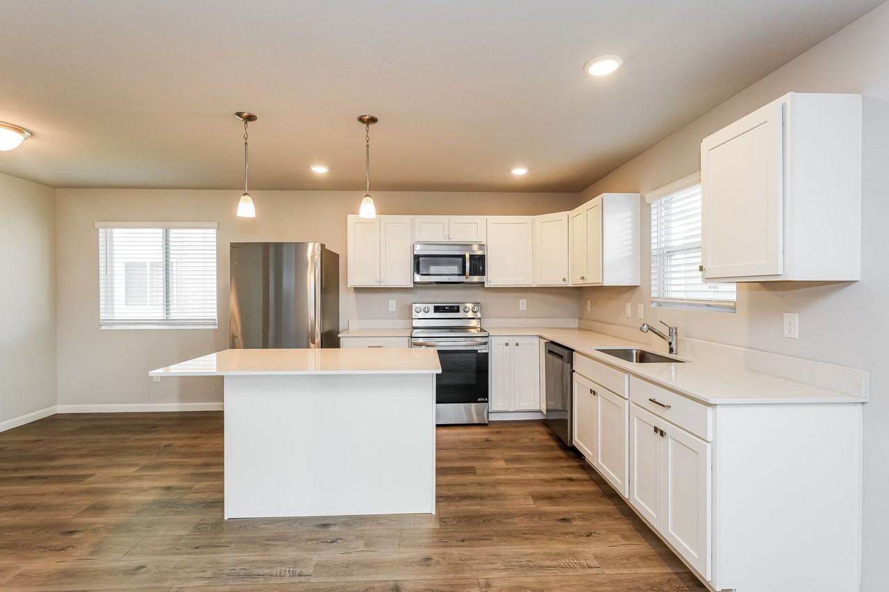 408 N Park Ave - Photo 7 of 31