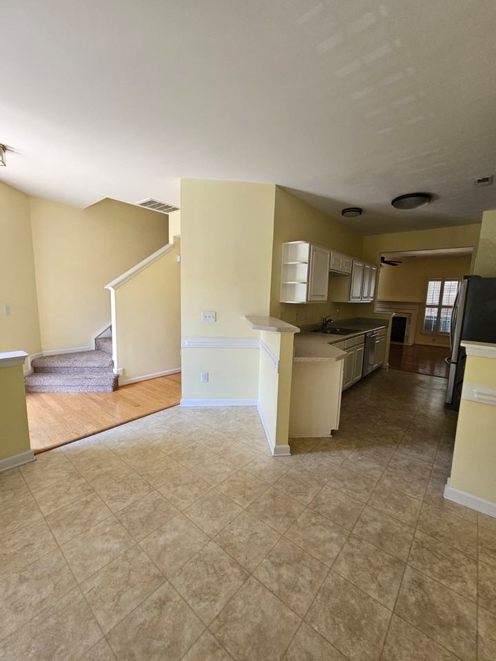 142 Spring Crossing Cir #1 - Photo 4 of 12