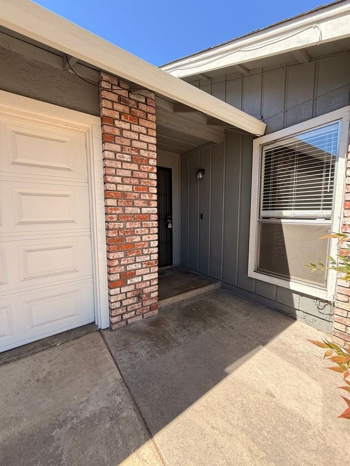 2816 Windsong Ave - Photo 2 of 33