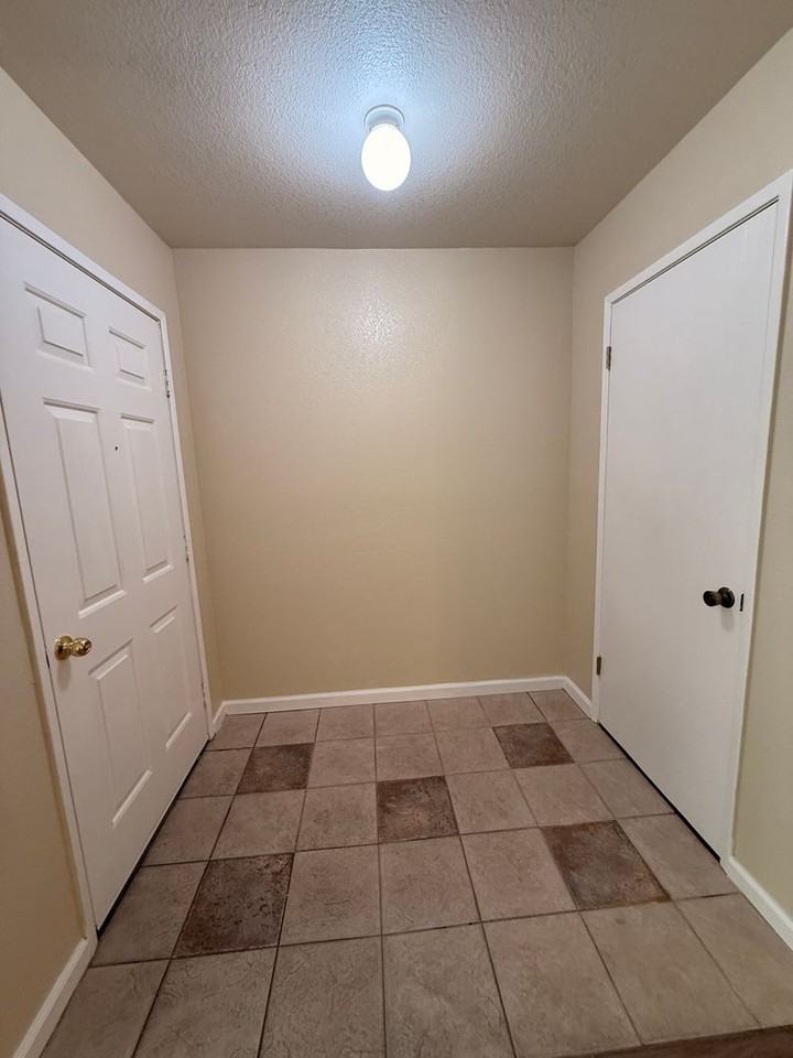 2816 Windsong Ave - Photo 4 of 33