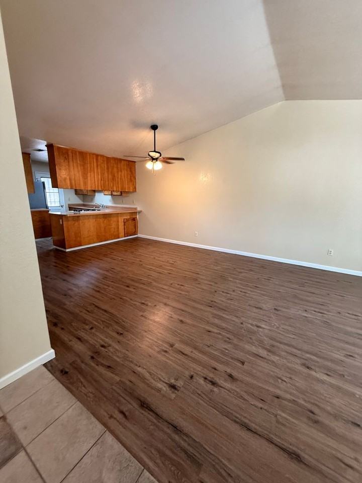 2816 Windsong Ave - Photo 5 of 33