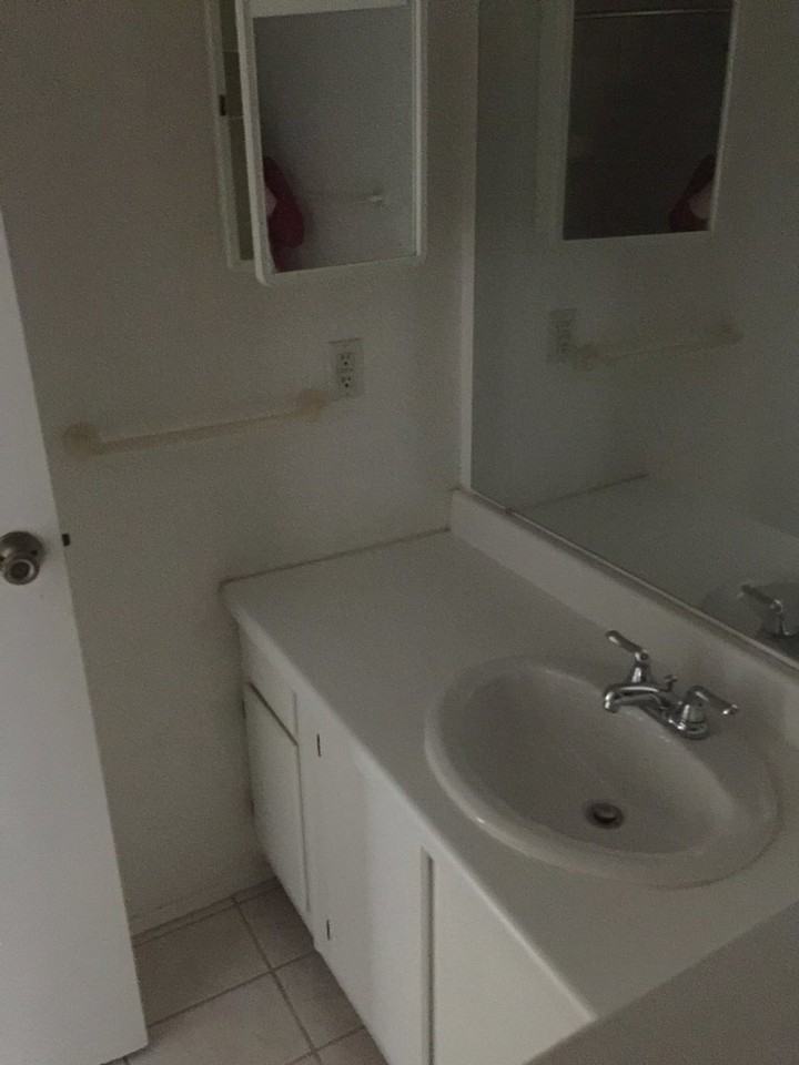 7056 N Holiday Dr - Photo 2 of 14