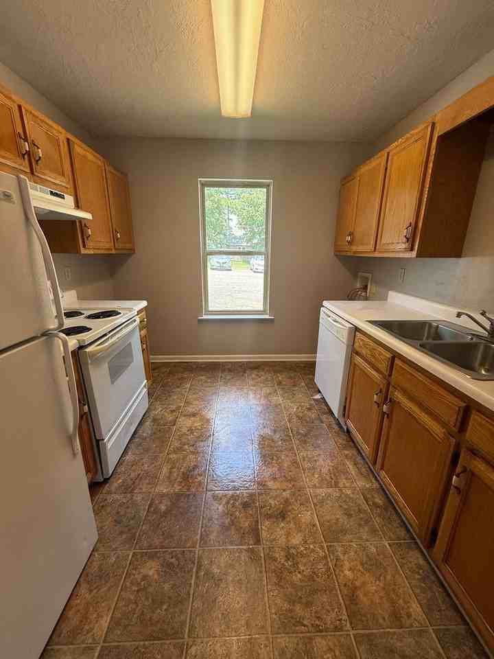 154 W Peach St Apt C4 #C4 - Photo 5 of 10