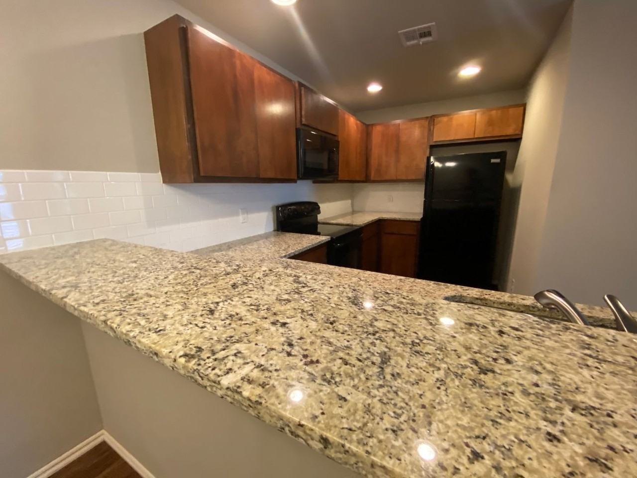 793 Sw 13th St - Photo 5 of 25