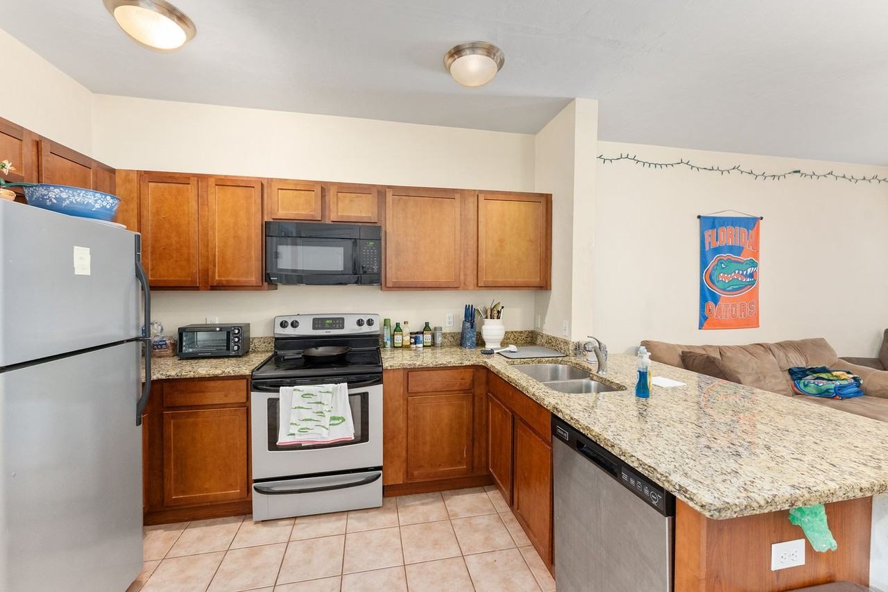 2980 Sw 35th Pl - Photo 3 of 23