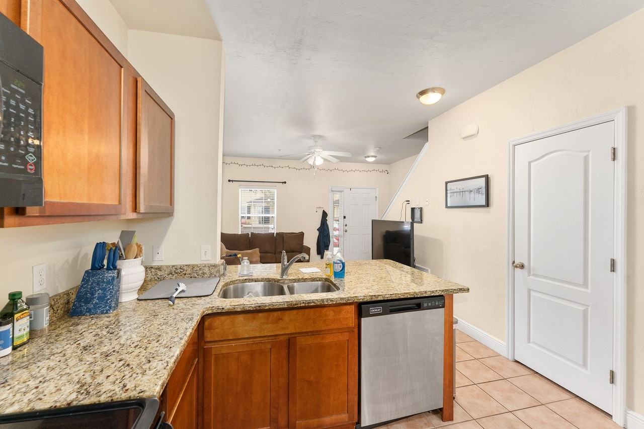 2980 Sw 35th Pl - Photo 4 of 23
