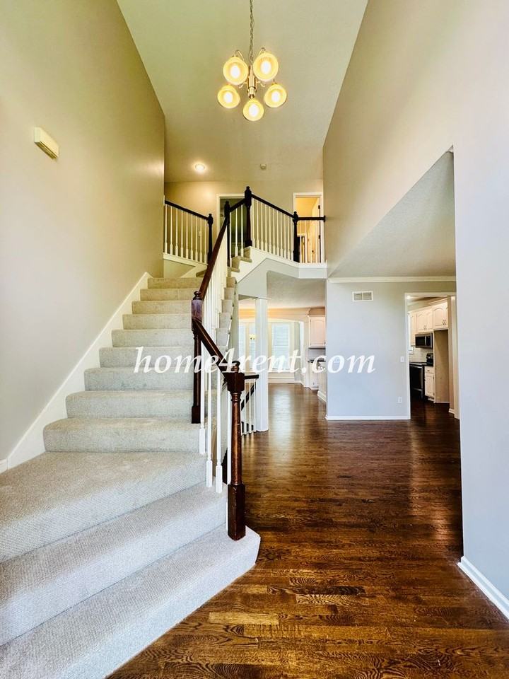 8511 W 128th St - Photo 3 of 48