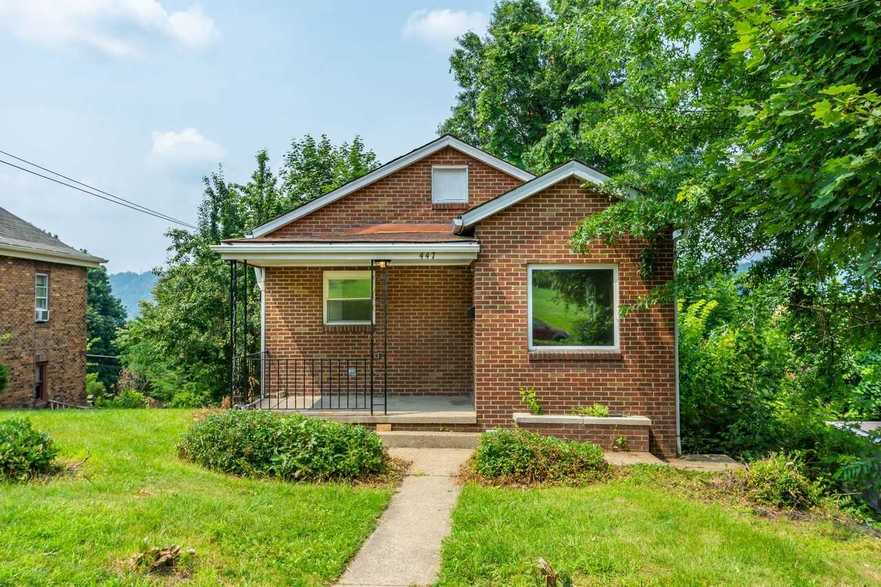 447 Elm Rd - Photo 3 of 18
