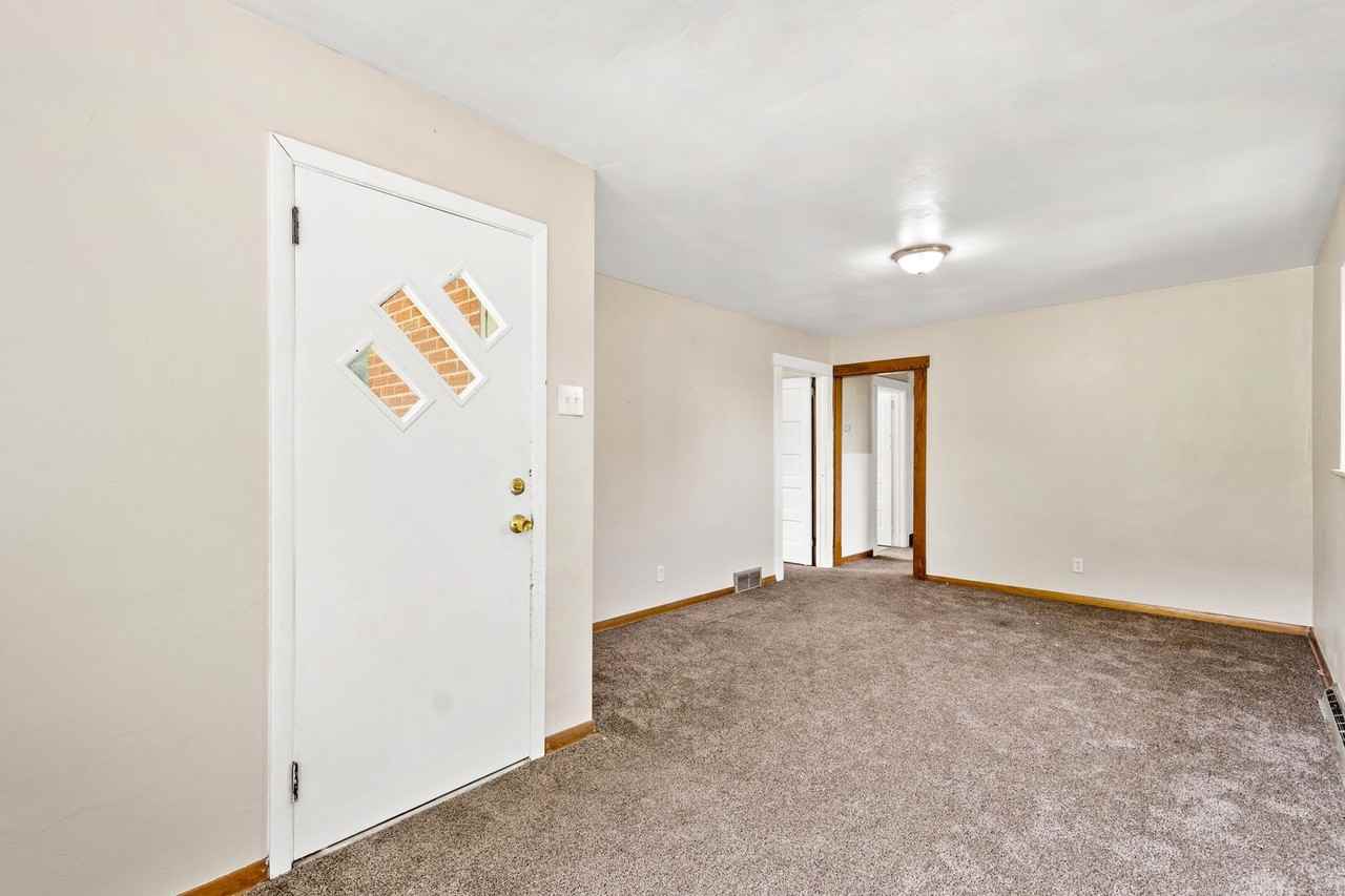 447 Elm Rd - Photo 5 of 18