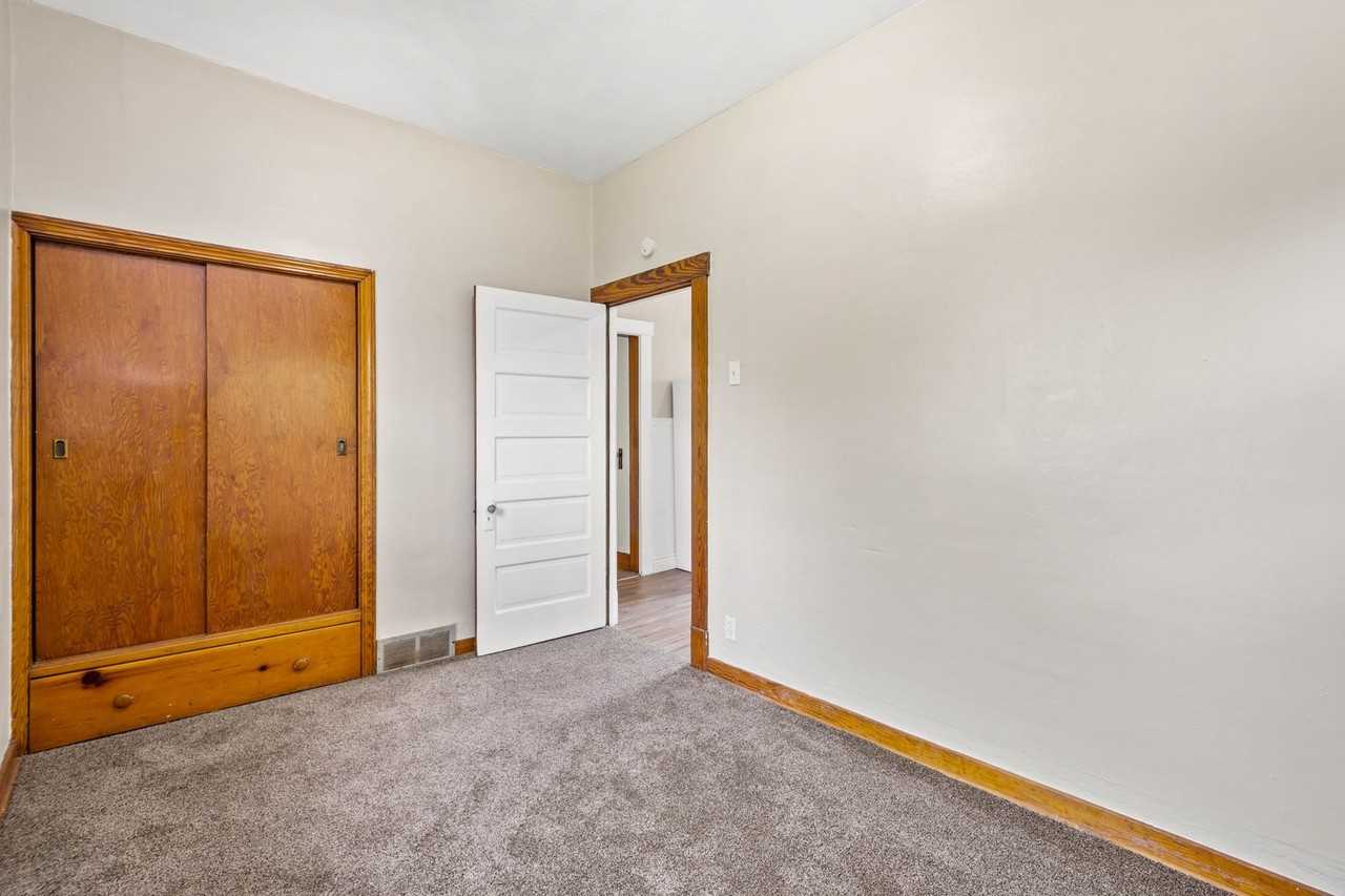 447 Elm Rd - Photo 7 of 18