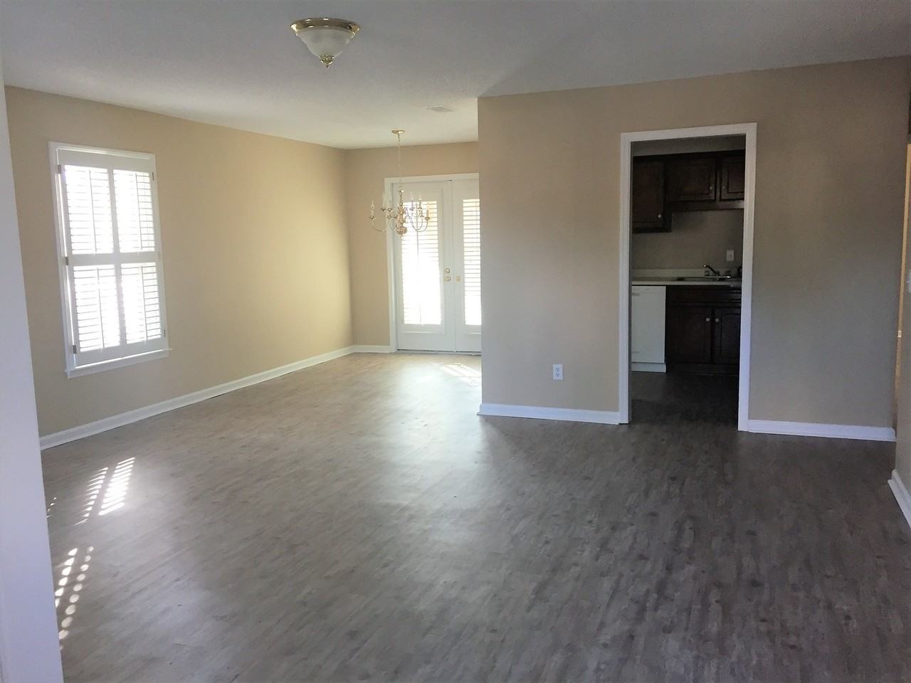 49 49 Somerset - Photo 3 of 12