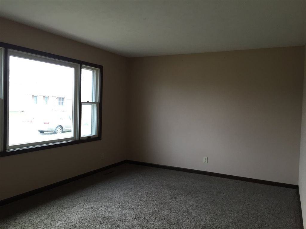 509 Bayberry Dr - Photo 3 of 12