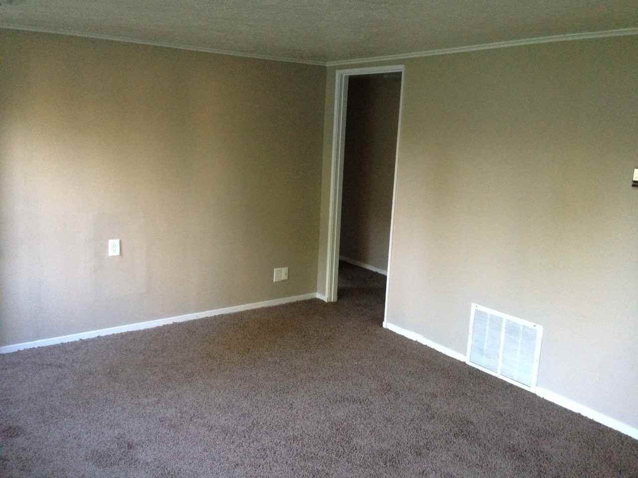 906 Eastwich Dr - Photo 4 of 9
