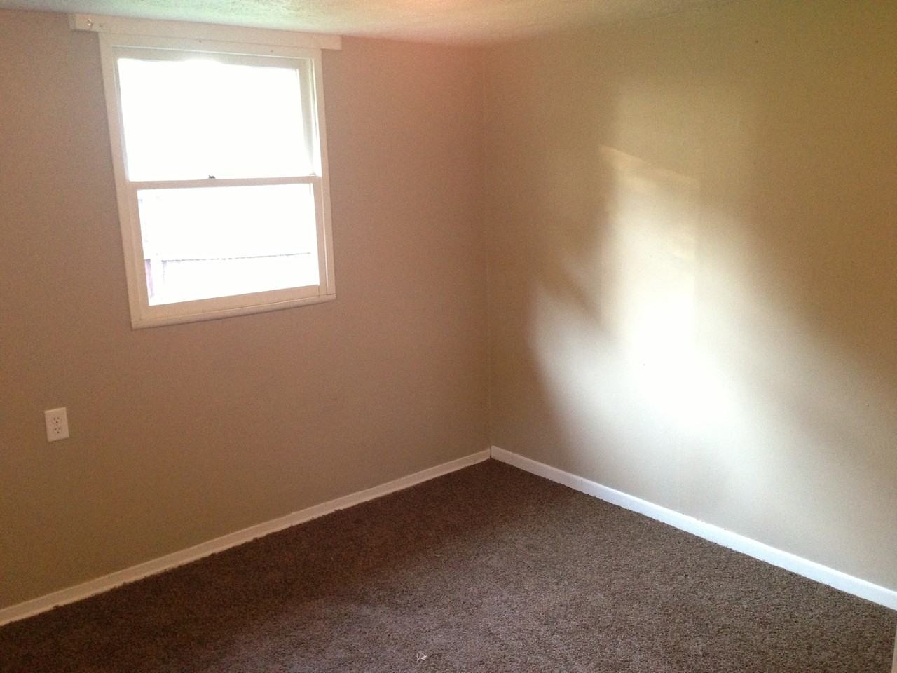 906 Eastwich Dr - Photo 7 of 9