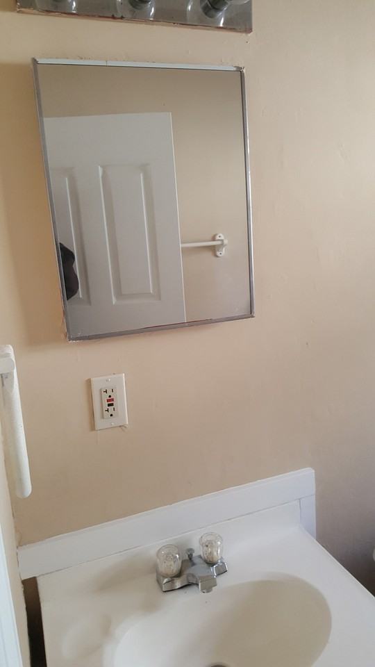 122 N Sedgwick St - Photo 2 of 9