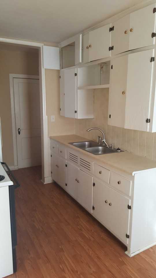 122 N Sedgwick St - Photo 5 of 9