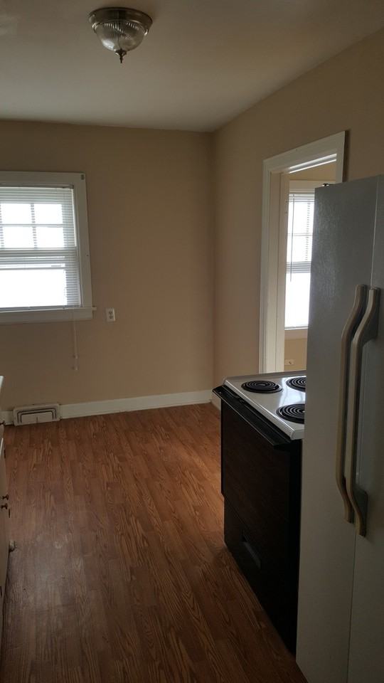 122 N Sedgwick St - Photo 6 of 9