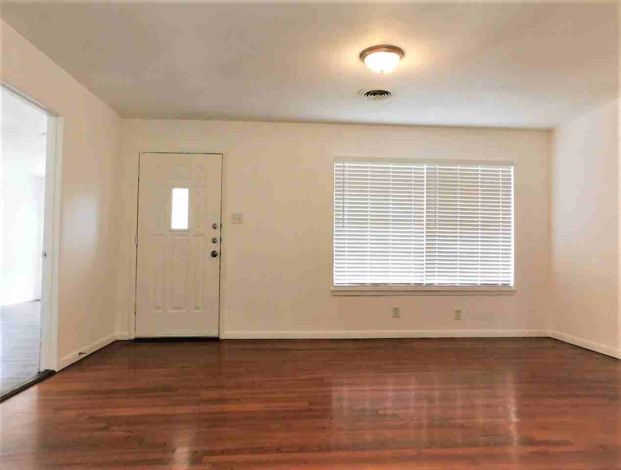 1100 Estes Dr - Photo 5 of 22
