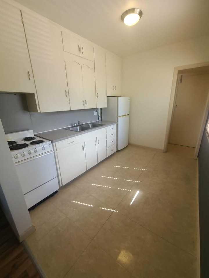 604 W Hays St #A - Photo 4 of 8