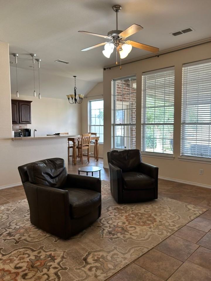 6911 Stonegate Dr - Photo 3 of 18