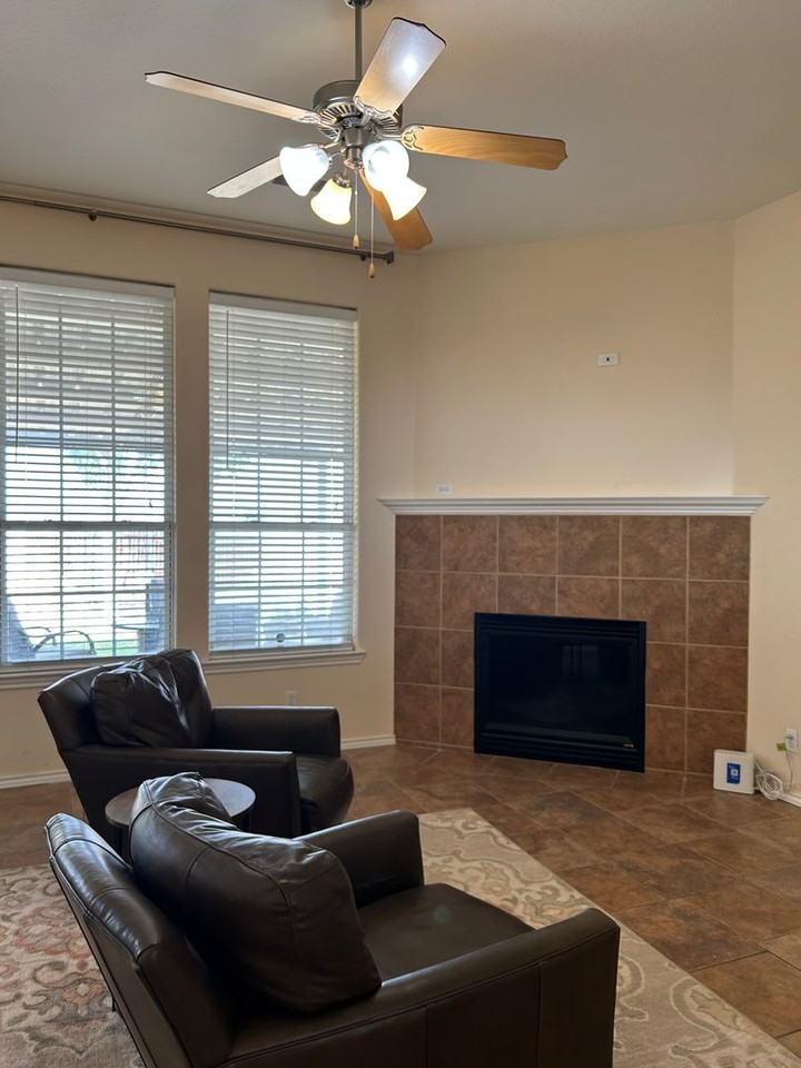 6911 Stonegate Dr - Photo 4 of 18