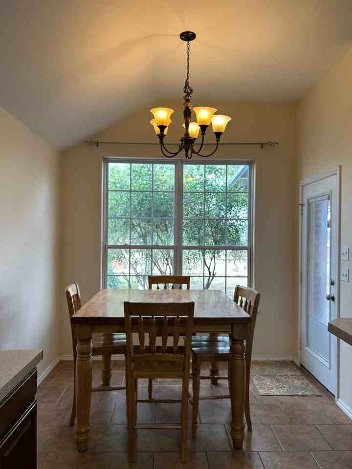 6911 Stonegate Dr - Photo 5 of 18