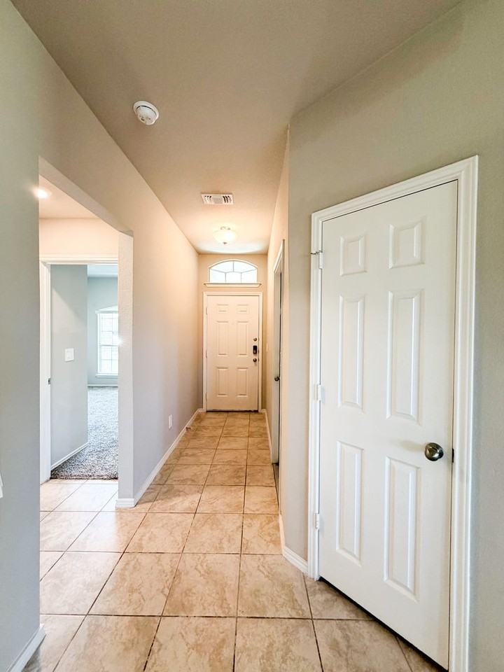 3137 Wigeon Way - Photo 3 of 39