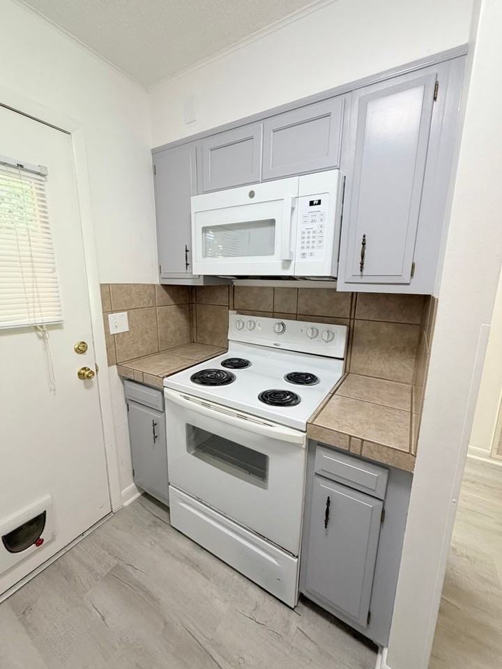 134 Colony Dr - Photo 3 of 20