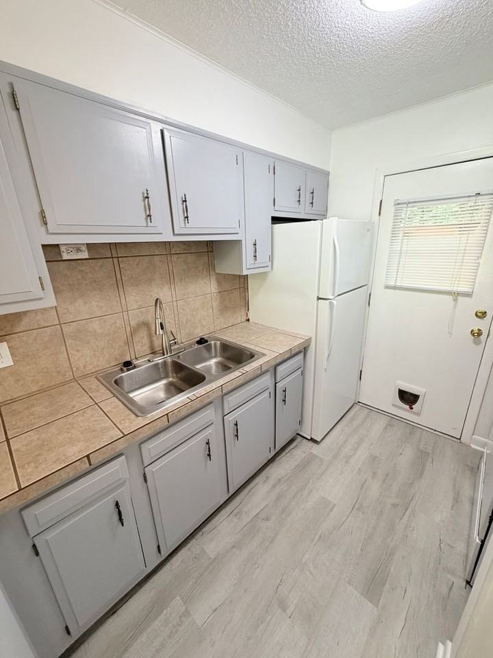 134 Colony Dr - Photo 4 of 20