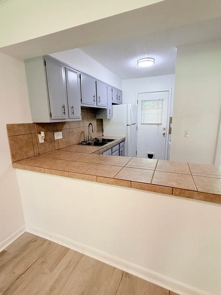 134 Colony Dr - Photo 5 of 20