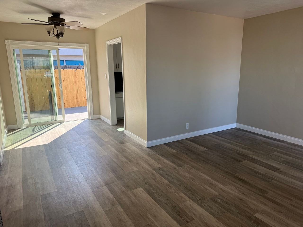 522 N Ditmar St - Photo 3 of 11