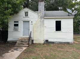 featured image of 3120 Desoto St