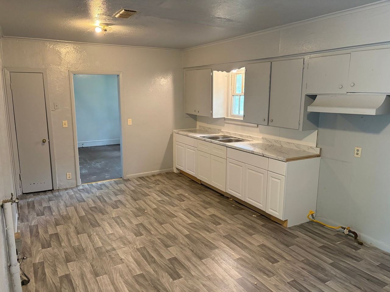 3120 Desoto St - Photo 5 of 11
